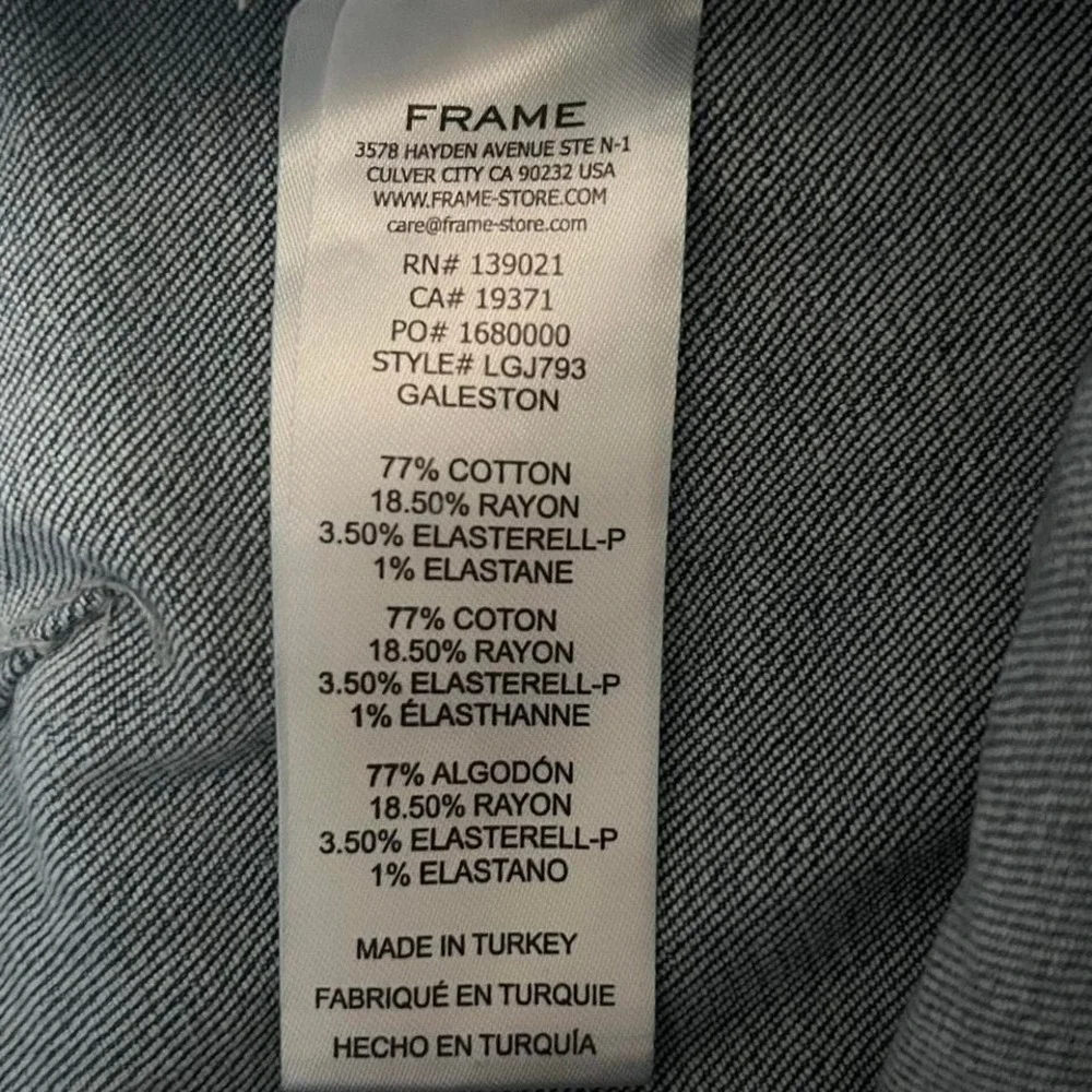 FRAME Le Garçon Jeans 26 Galeston Wash Cropped Model Off Duty Denim